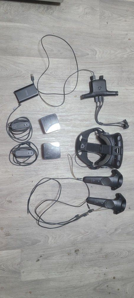 HTC Vive Headset + Wireless Adapter Full Set