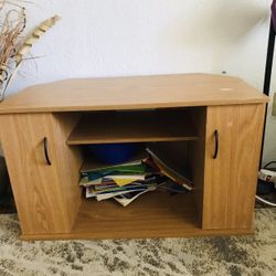 Really Cute Wooden Entertainment Center In Vet Good Condition 