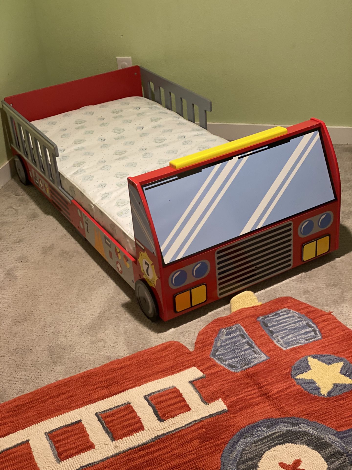 Toddler Bed w/ mattress & bedding!