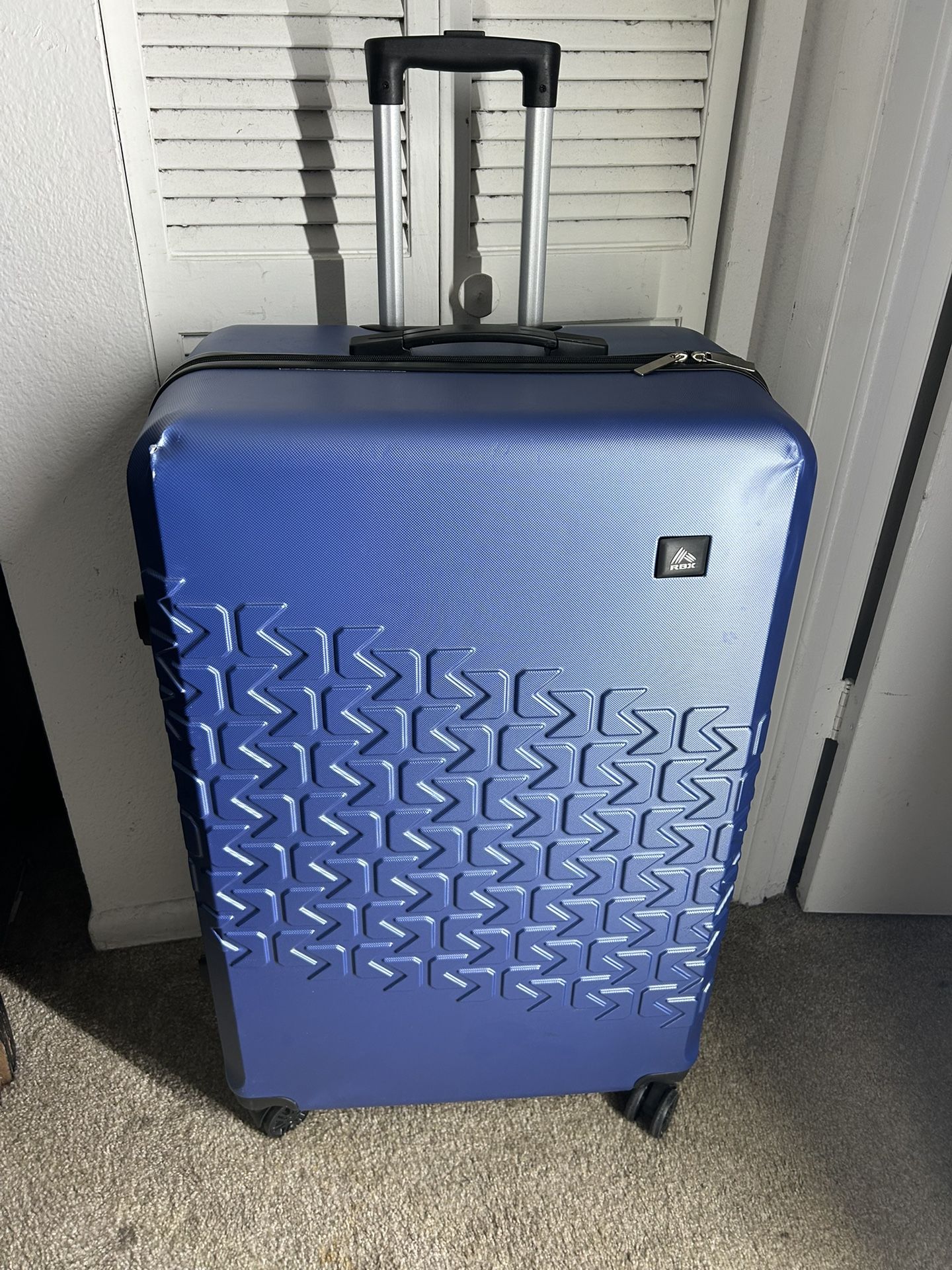 32" Lightweight Hardside Spinner Luggage