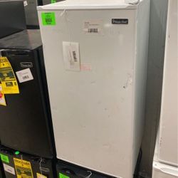 Magic Chef 3.3 Cu Mini Fridge HMR330WE