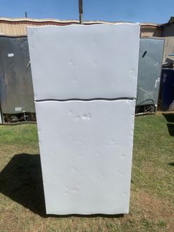 HotPoint Refrigerator