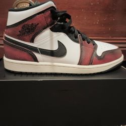 Jordan 1 Chicago Wear Away "PRICE IS NEGOTIABLE" GROWN OUT OF THESE SO NEED TO GET RID OF.