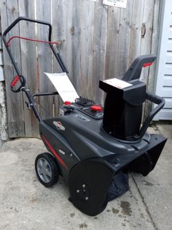 Like-New Briggs And Stratton 22" Inch Single Stage Gas Snowblower With Easy Chute Control 