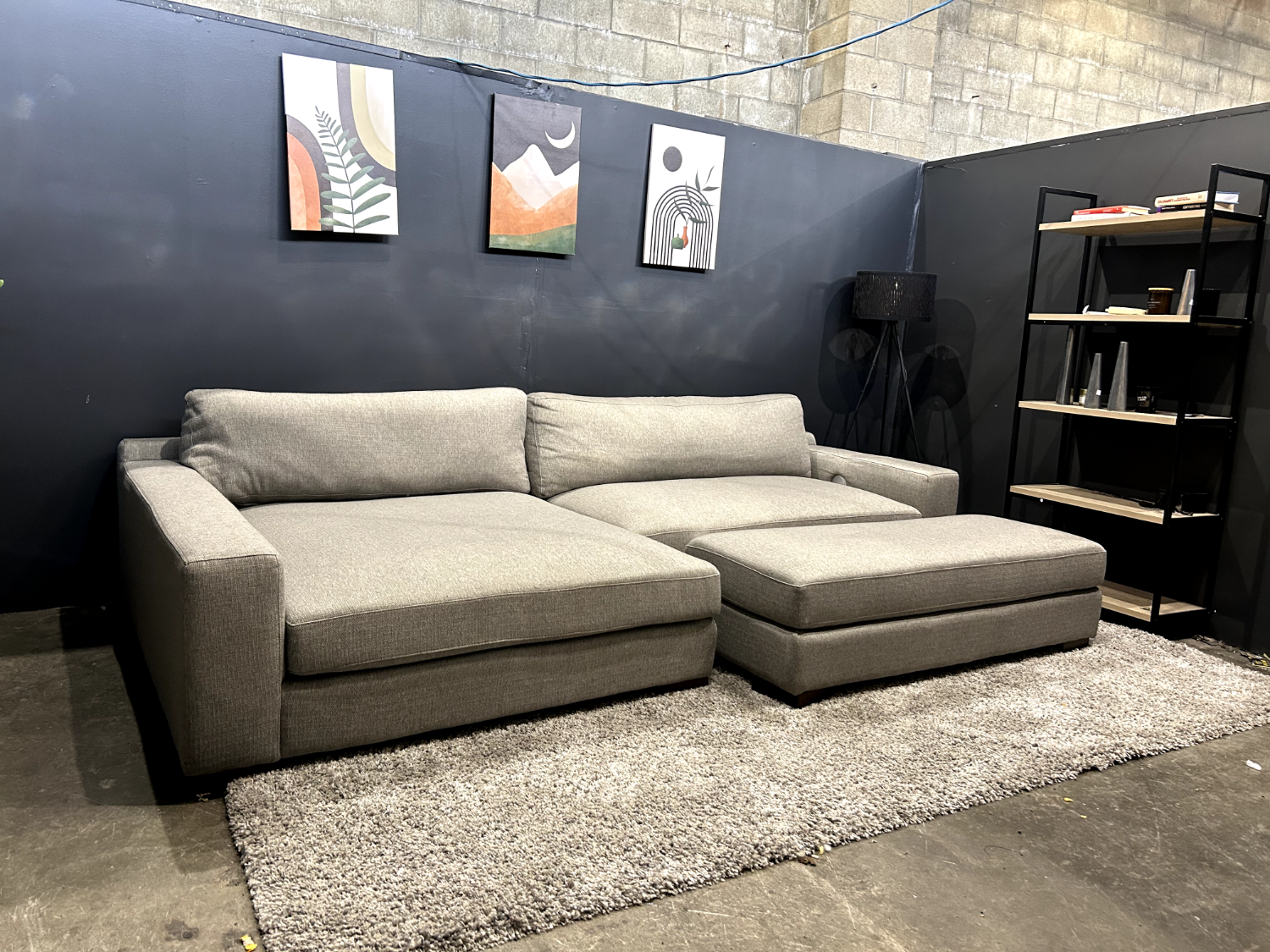 LIKE NEW Costco Hendley Sectional Sofa (Retails $1,700) - Delivery Available!