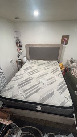 Mattress & bedframe