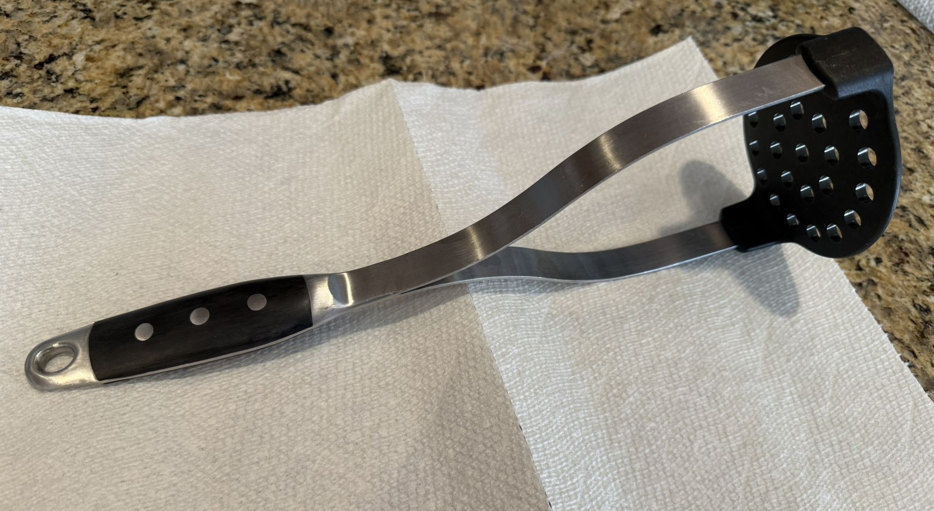 Like New Extra Long Handle Food Masher Kitchen Tool