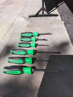 NEW CONDITION, Snap on 6 piece screw driver set with comfort grip handles GREEN