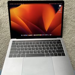 MacBook Pro 13” (2017) with Touch Bar - 512GB