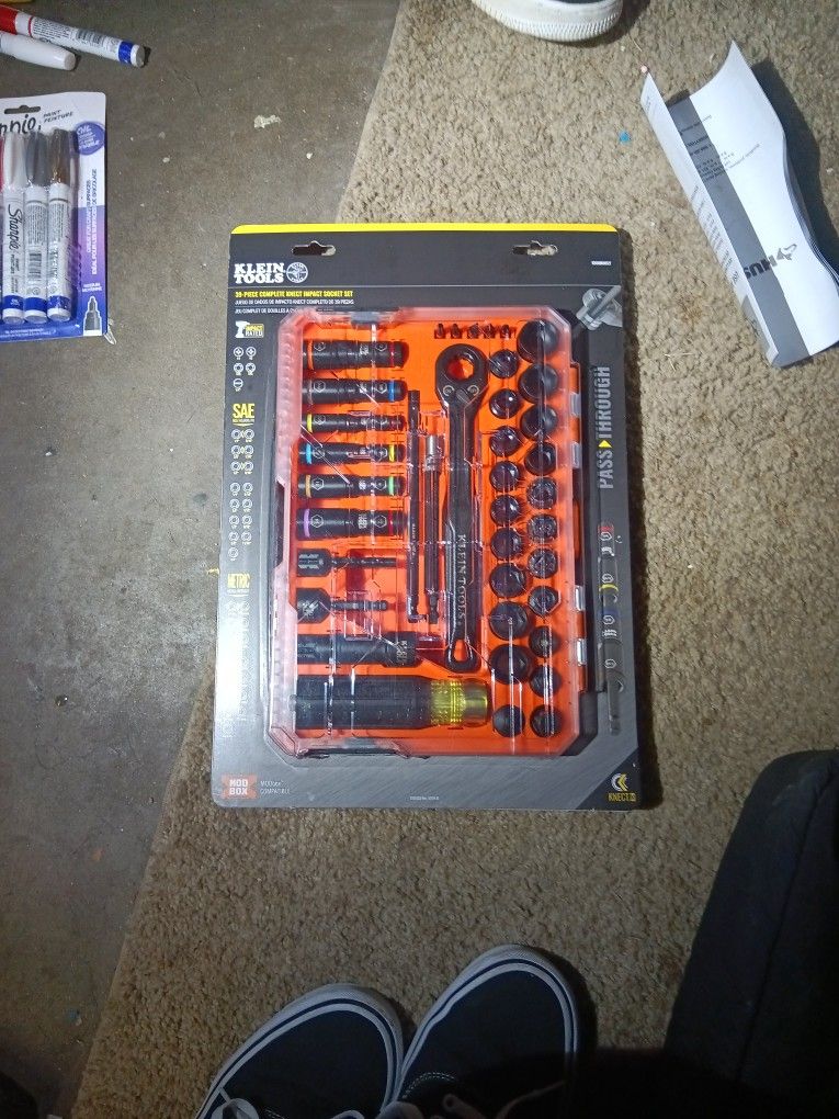 $80 KLEIN 39 PIECE KNECT SOCKET SET $80