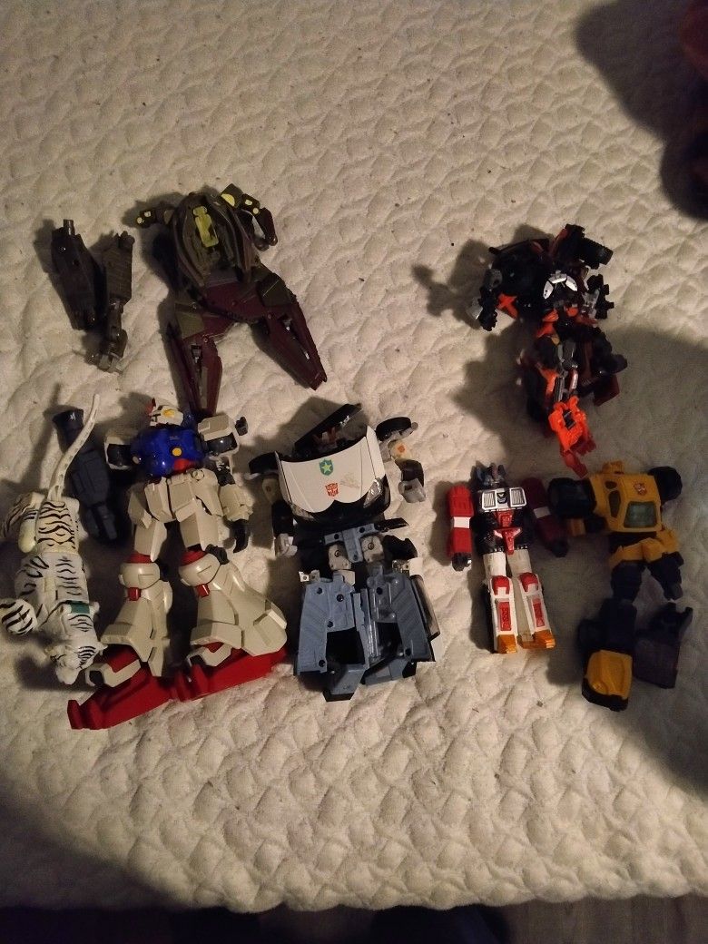 Transformers And Robot Action Figures