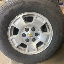 Rims And Tires Off A 2003 Chevy Tahoe 