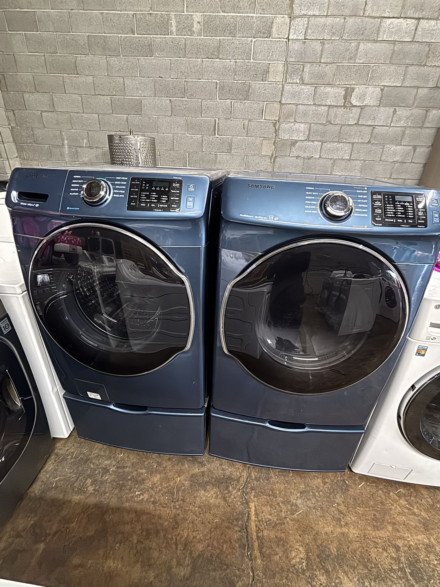 Light Blue Samsung Front Load Washer And Dryer Set In Excellent Condition!