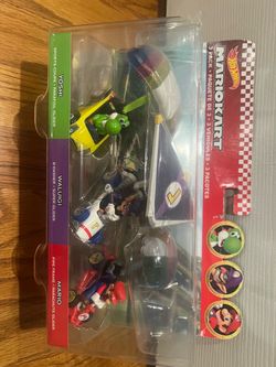 Hotwheels mariokart vehicles 3 pack (damaged box)