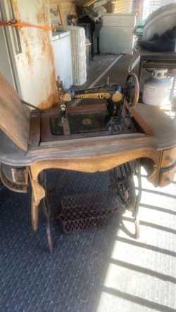 FREE VINTAGE ELDERIDGE SEWING MACHINE