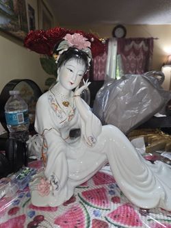 Chinise figurine