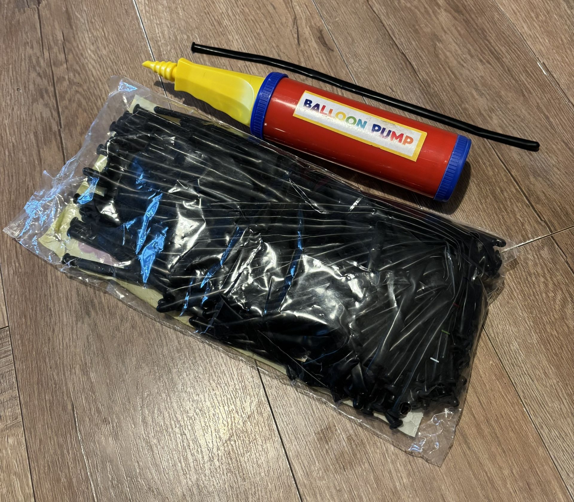 Balloon Pump, plus long Black Balloons