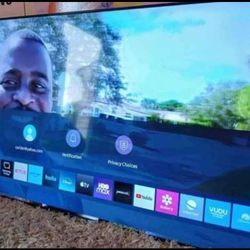 55" Samsung Chrystal Smart Tv 4k Great Condition Still Have The  Legs.  Great Quality Pic 