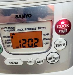 Sanyo ECJ-HC100S Micom Automated 10 Cup Rice Cooker