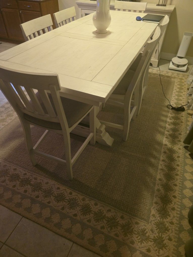 Dining Room Table American Signature 