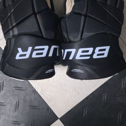 Bauer Vapor 3.0 Hockey Gloves.