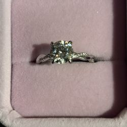Women’s Engagement Ring