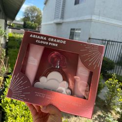 Ariana Grande Cloud Pink👑🤩