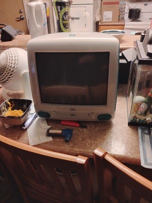 1998 Bondi Blue iMac G3