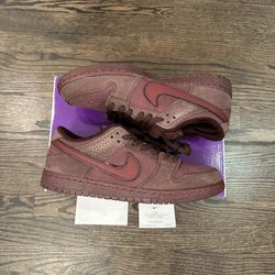 Nike Sb Dunk Low City Of Love Burgendy Size 11M