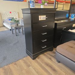 NEW SOLID WOOD CHEST 