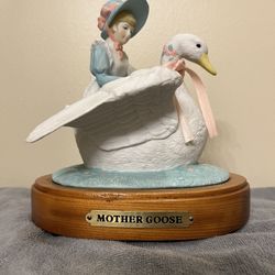 Disney The Mother Goose Ceramic Music Box Wood Base Musical House of Lloyd Vintage 1989 RARE