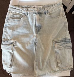 Cargo jorts light wash