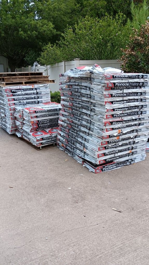 Roofing Materials For Sale Asphalt And Metal - Material handling