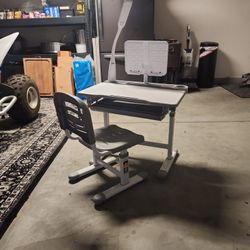 Adjustable Kids Desk