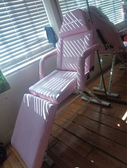 tattoo/ lash chair