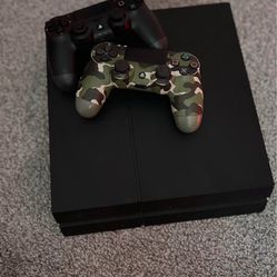 PS4 ,2 controller ,12 games