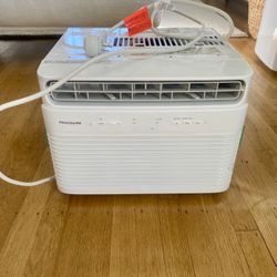 Window Air Conditioner with Remote Control
