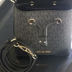  Michael Kors Purse 