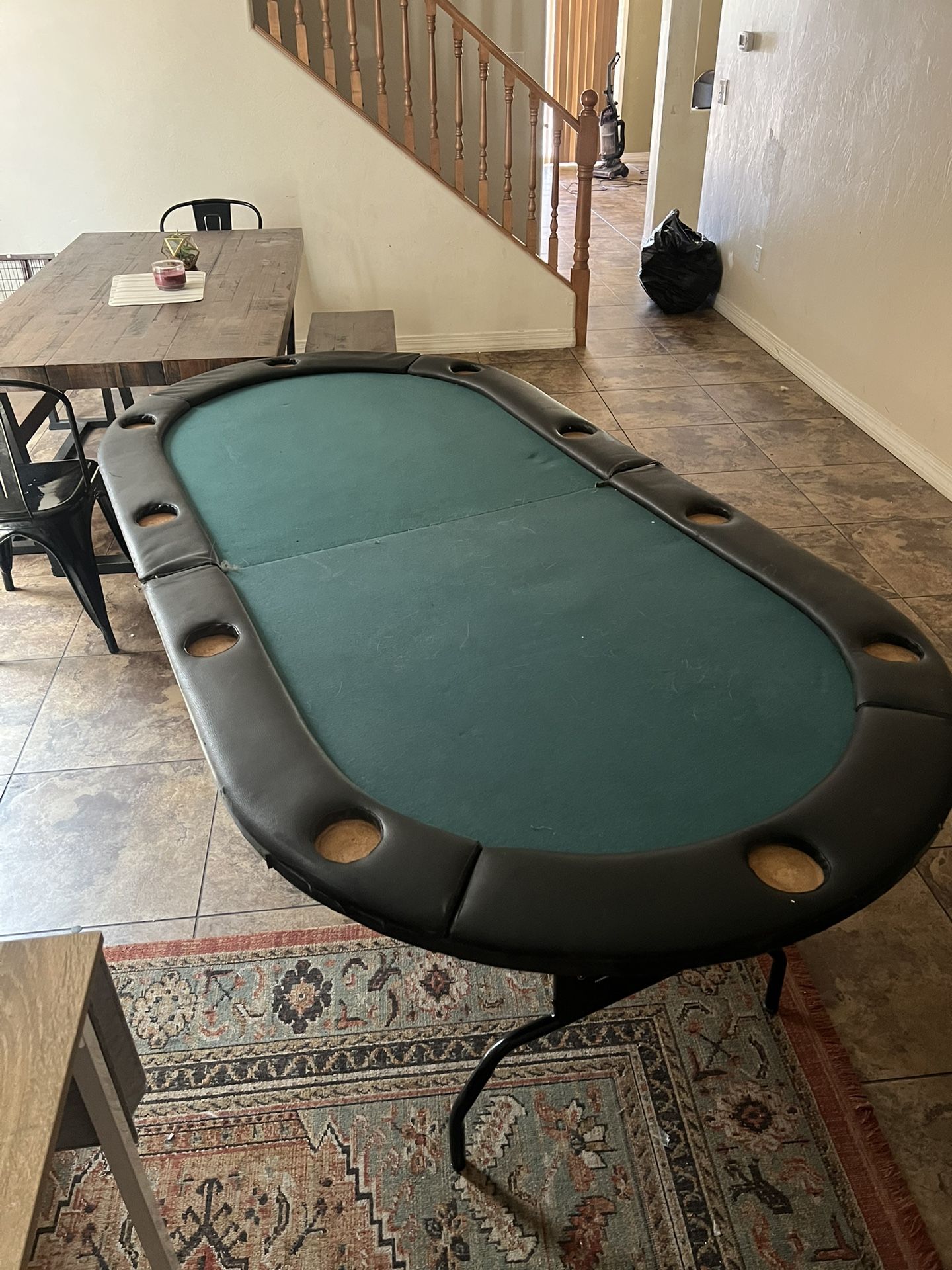 Poker table 