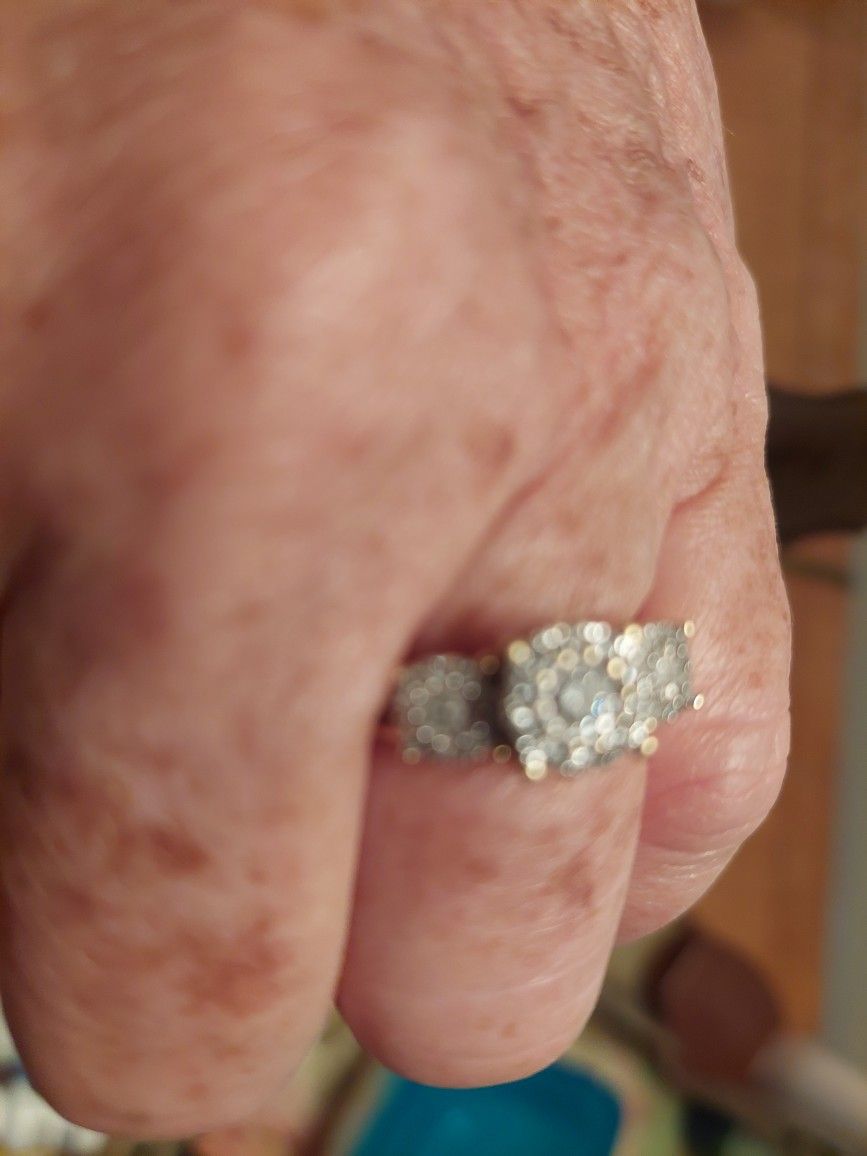 3 STONE DIAMOND RING IN 14K, SIZE 7