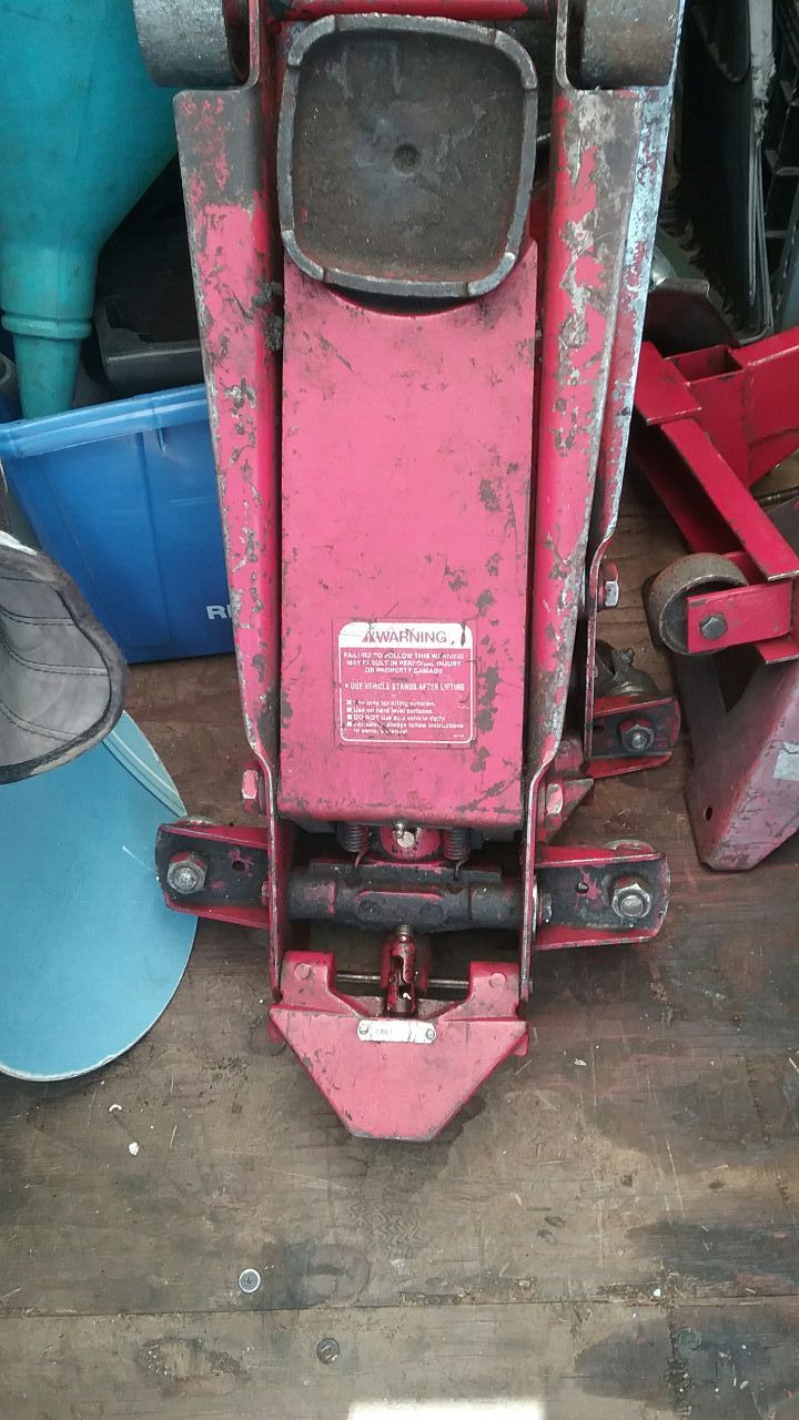 Snap-on 2 ton floor jack (YA642)