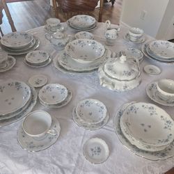 Johann Havilland Dinnerware set