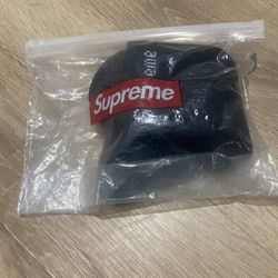 Pair of supreme socks 6-12
