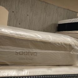 💥💥💥 $499 Queen Saatva Loom&Leaf Memory Foam 12" $499 💥💥💥