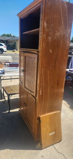 Dresser and coffee table.  Hardwood heavy duty.  $20