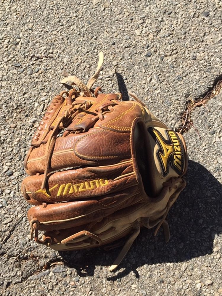 Mizuno Baseball Glove