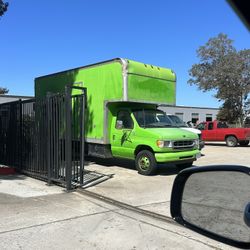 Ford Box Truck With Working Ramp 