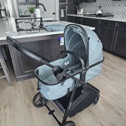 New! Mompush T629 stroller, comes with car seat adapter usually sold separately. Rain cover and stroller feet body cover comes with as well!