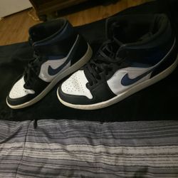 Nike Air Jordan 1 Racer Blue