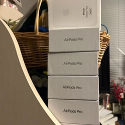 Air Pods Pro 2 & Battery Pack